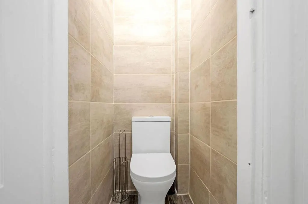 City Centre 1-Bed Flat, Sleeps 3 Edinburgh