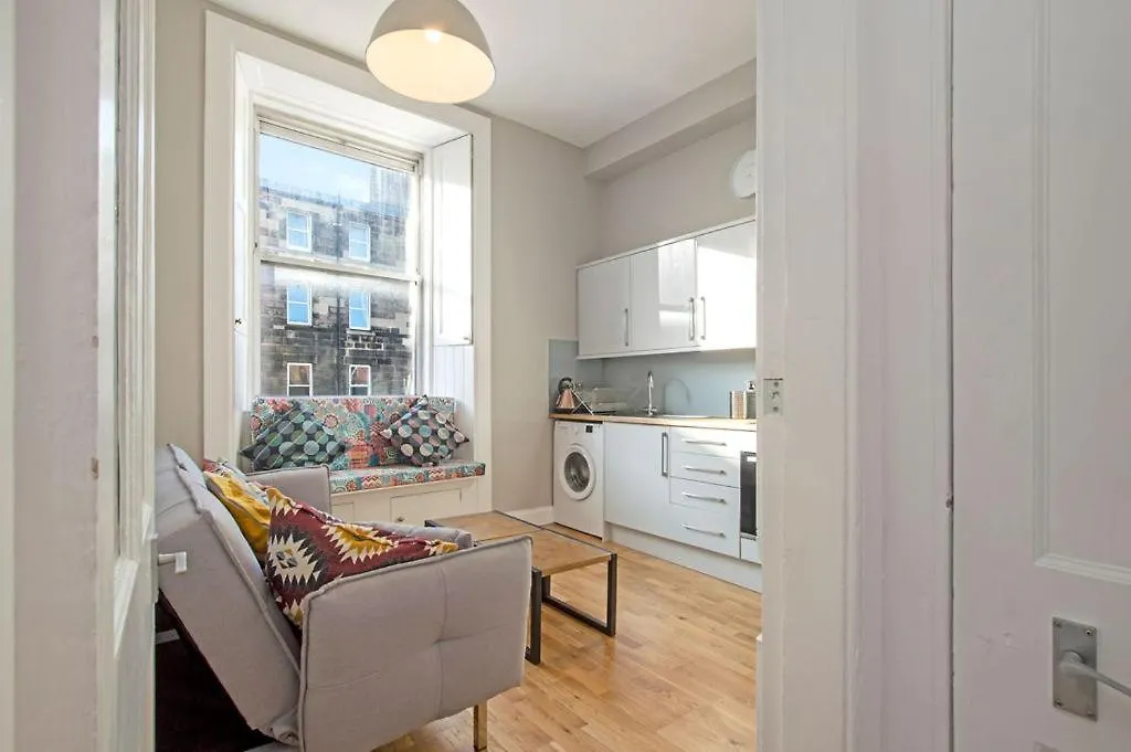 City Centre 1-Bed Flat, Sleeps 3 Edinburgh United Kingdom