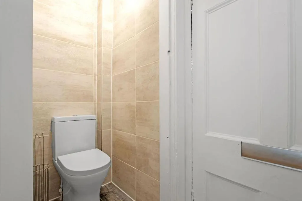 City Centre 1-Bed Flat, Sleeps 3 Edinburgh 0*,